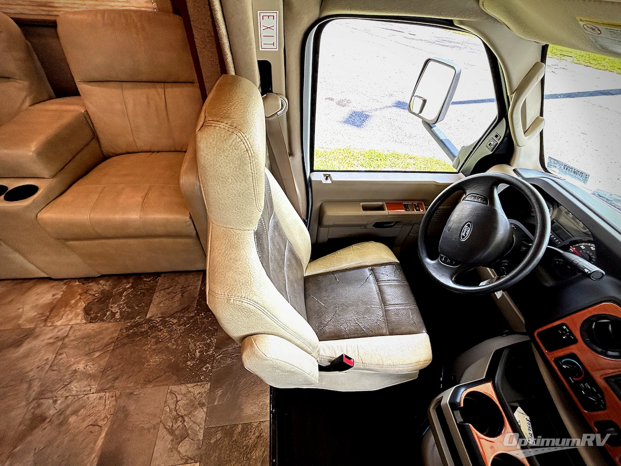 2018 Coachmen Leprechaun 260DS Chevy 4500 Photo 7