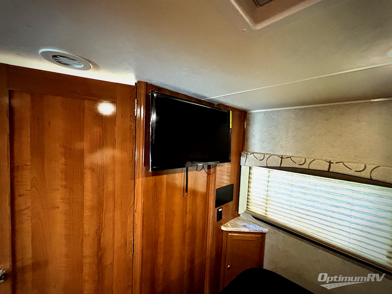 2018 Coachmen Leprechaun 260DS Chevy 4500 Photo 19