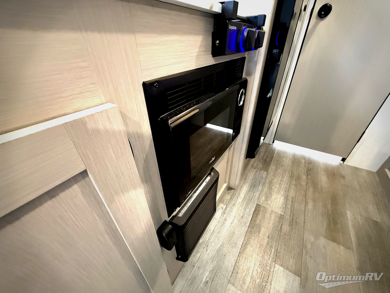 2025 Coachmen Apex Nano 185BH Photo 12