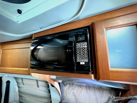 2016 Roadtrek Versatile 170 RV Photo 3