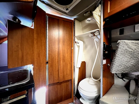 2016 Roadtrek Versatile 170 RV Photo 4