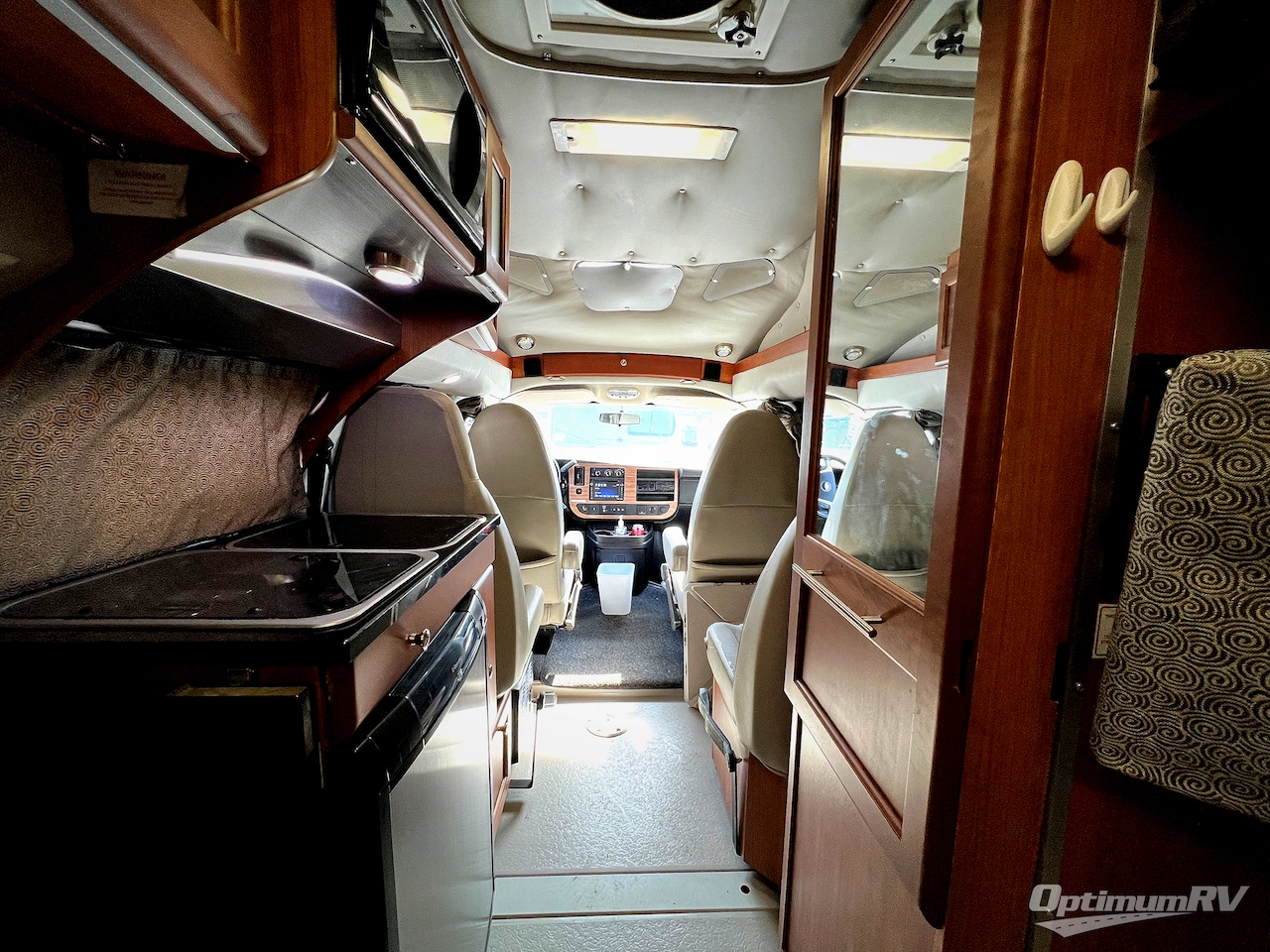 2016 Roadtrek Versatile 170 Photo 9