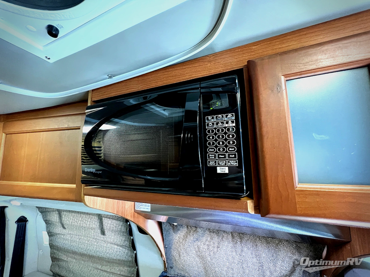 2016 Roadtrek Versatile 170 Photo 11