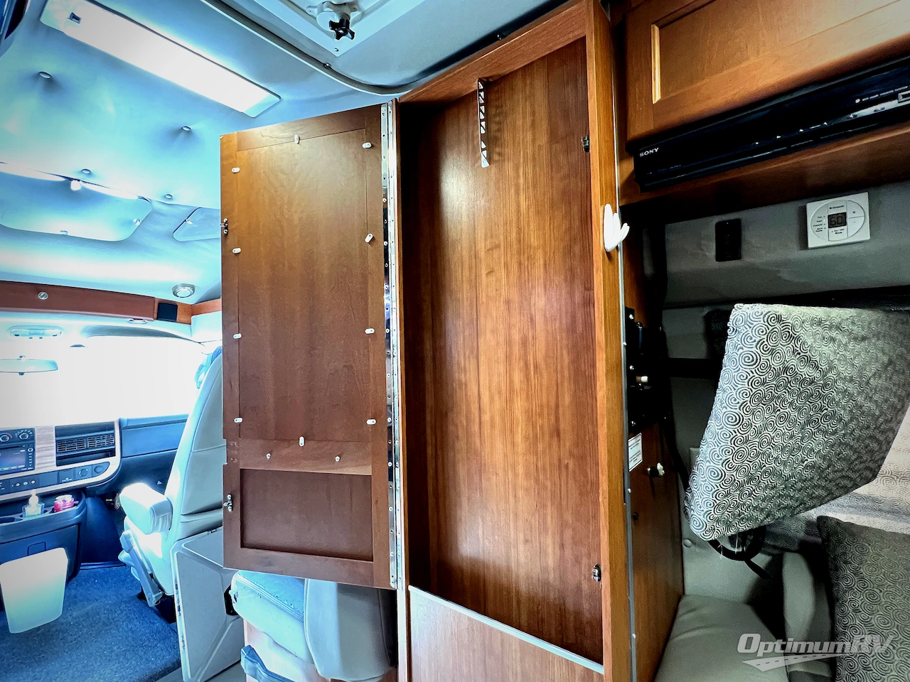 2016 Roadtrek Versatile 170 Photo 15