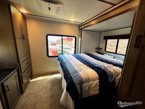 2020 Keystone Hideout 38FQTS RV Photo 3