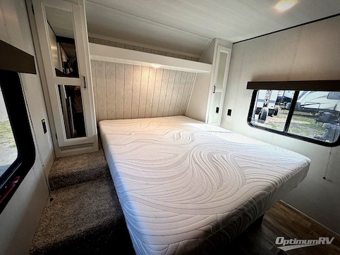 2022 Keystone Hideout 32LBH RV Photo 3
