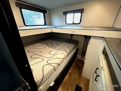 2022 Keystone Hideout 32LBH RV Photo 4