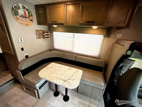 2021 Coachmen Freelander 21RS Chevy 4500 RV Photo 4