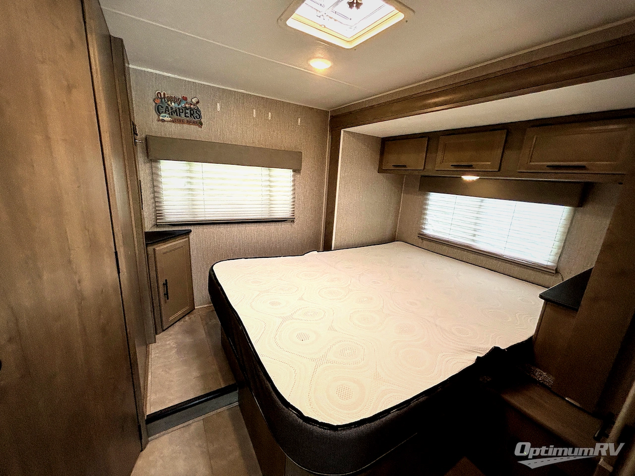 2021 Coachmen Freelander 21RS Chevy 4500 Photo 12