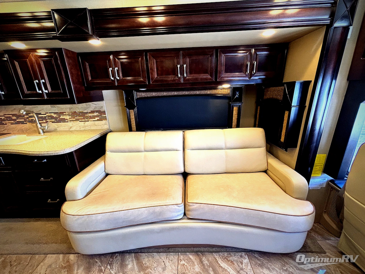 2014 American Coach American Revolution 42T Photo 6