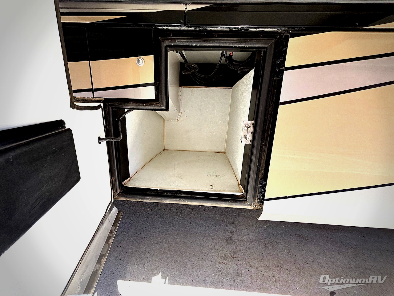 2014 American Coach American Revolution 42T Photo 32