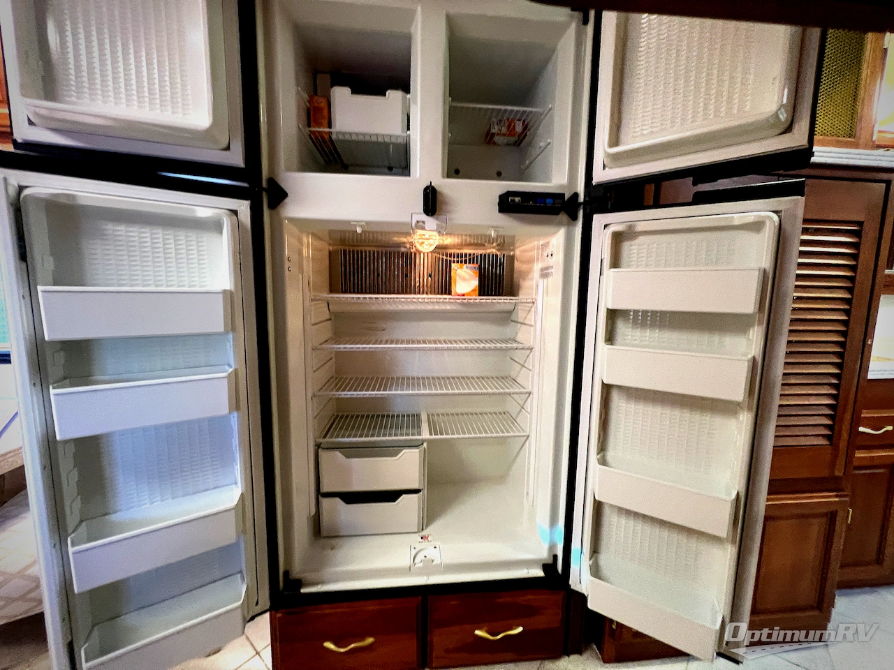 2001 American Coach American Eagle 40EQS Photo 35