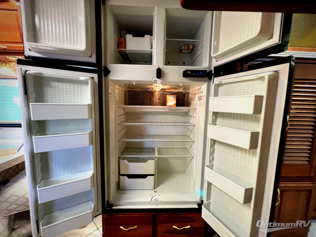 2001 American Coach American Eagle 40EQS Photo 36