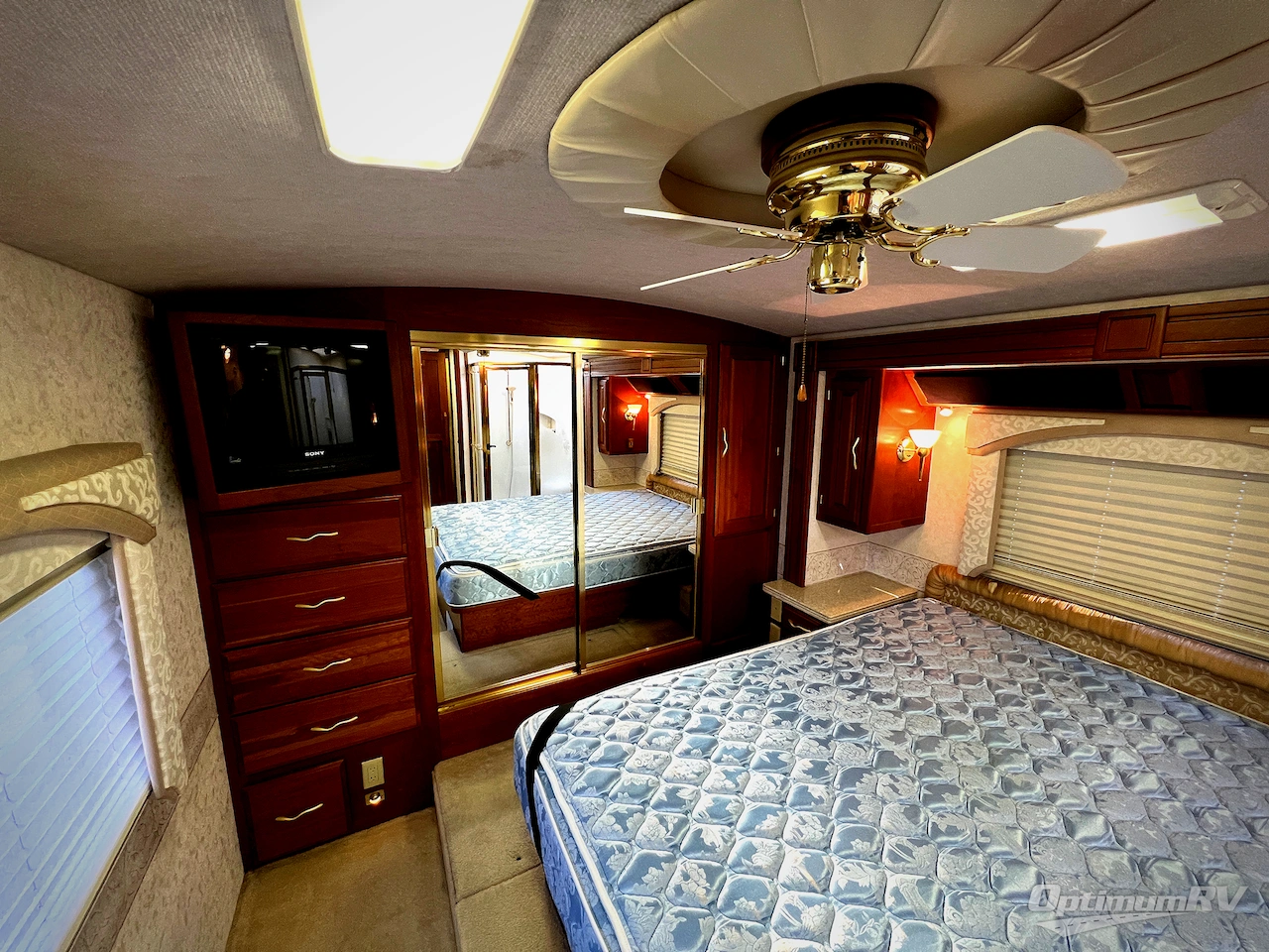 2001 American Coach American Eagle 40EQS Photo 51