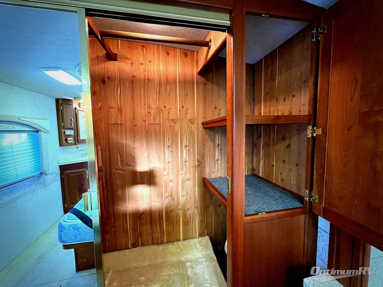 2001 American Coach American Eagle 40EQS Photo 55