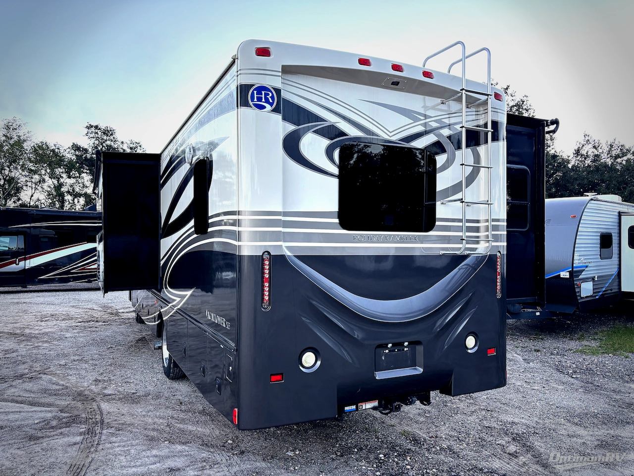2018 Holiday Rambler Vacationer XE 32A Photo 3