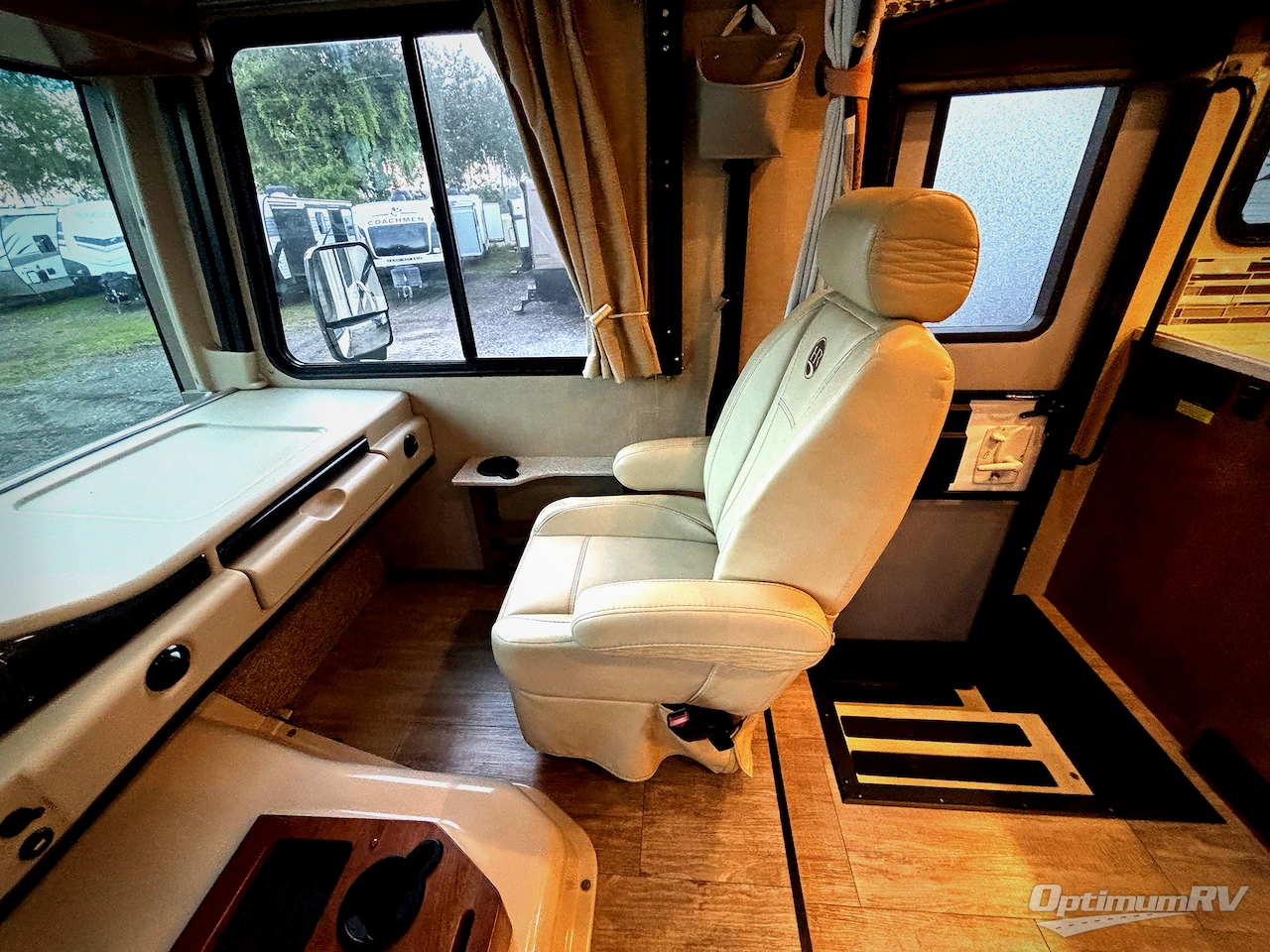 2018 Holiday Rambler Vacationer XE 32A Photo 7