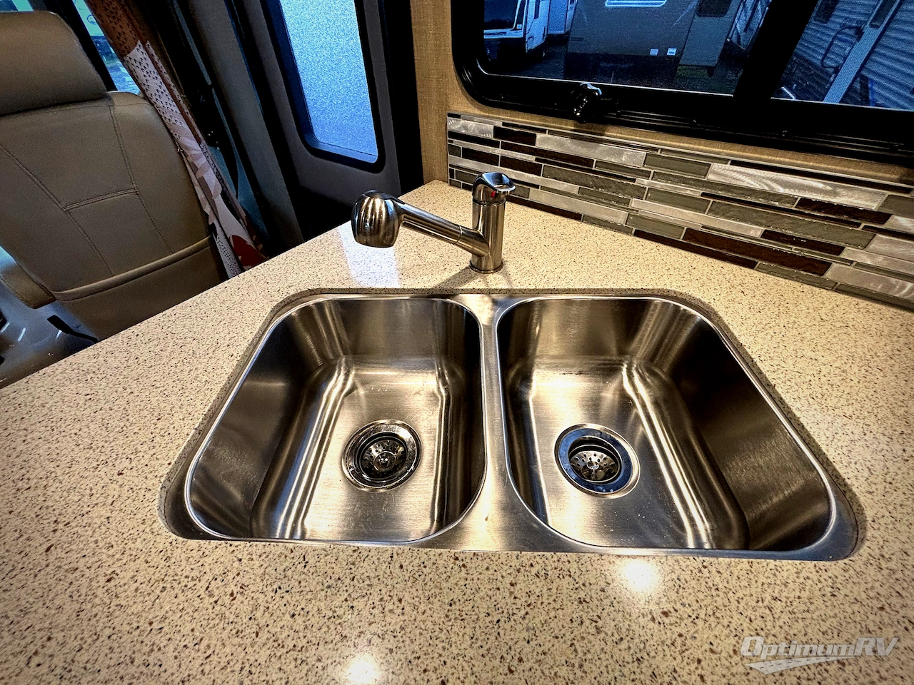 2018 Holiday Rambler Vacationer XE 32A Photo 21