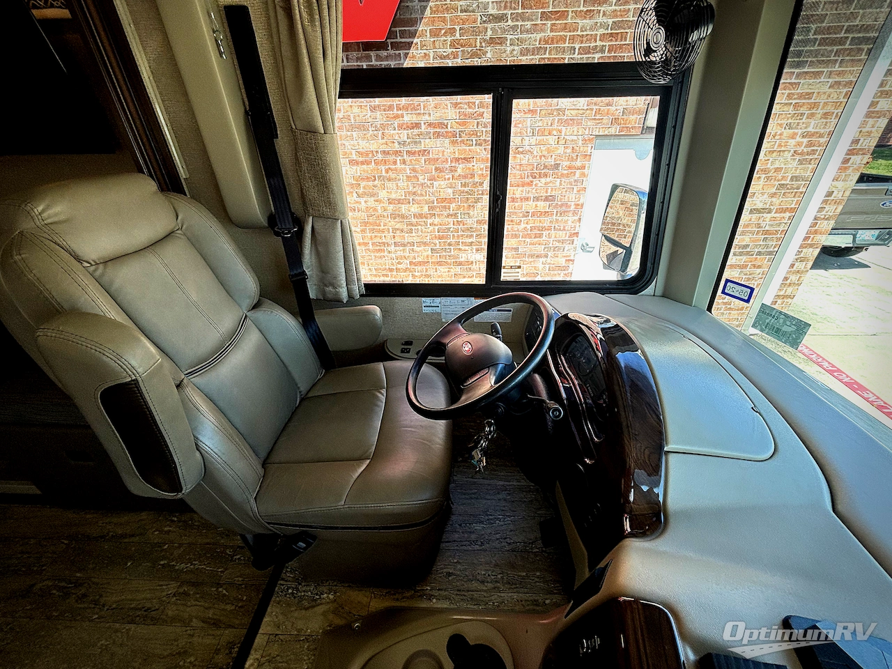2018 Thor Hurricane 34P Photo 8
