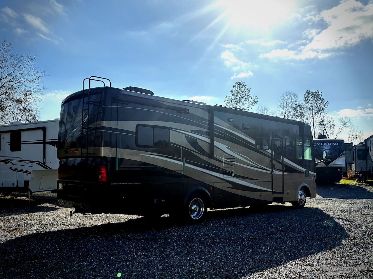 2011 Tiffin Allegro 32 CA Photo 2
