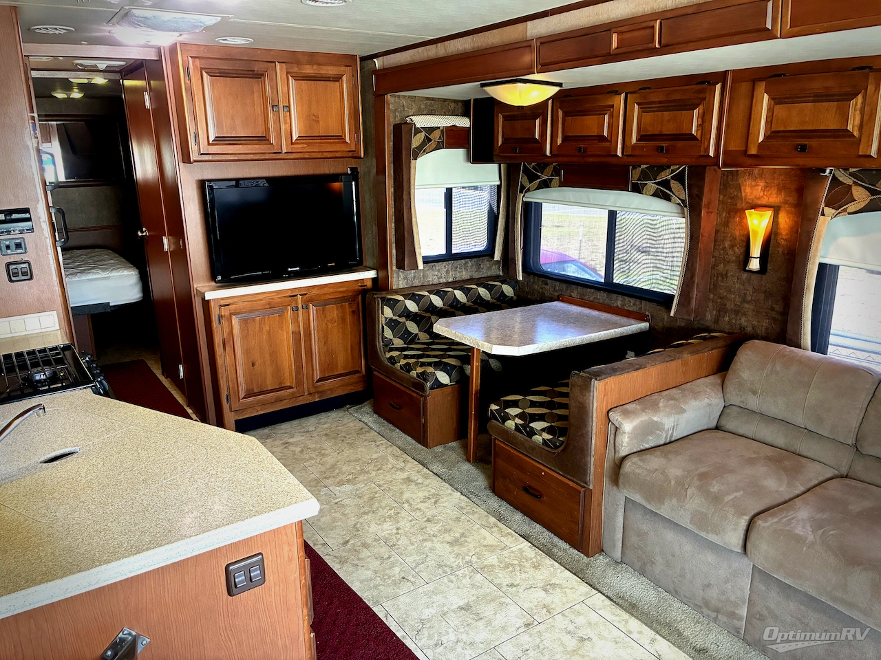 2011 Tiffin Allegro 32 CA Photo 5