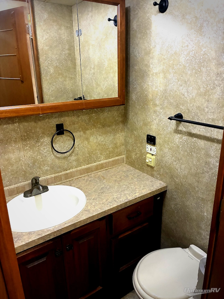 2011 Tiffin Allegro 32 CA Photo 14