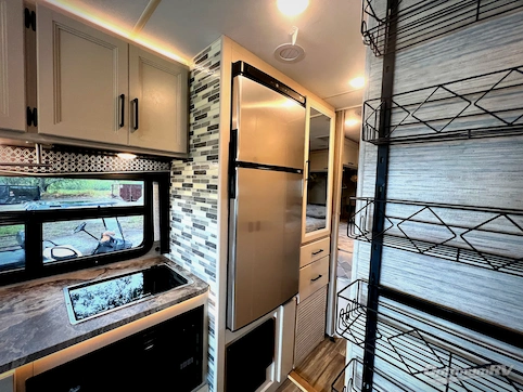 2021 Thor Axis 24.1 RV Photo 3