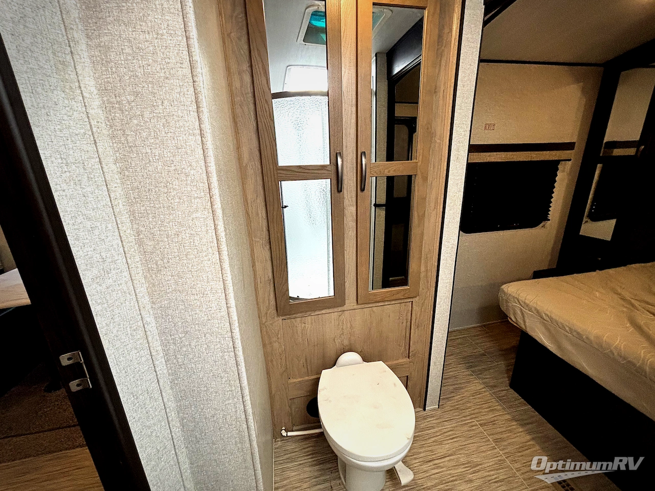 2021 Forest River Surveyor Luxury 266RLDS Photo 9