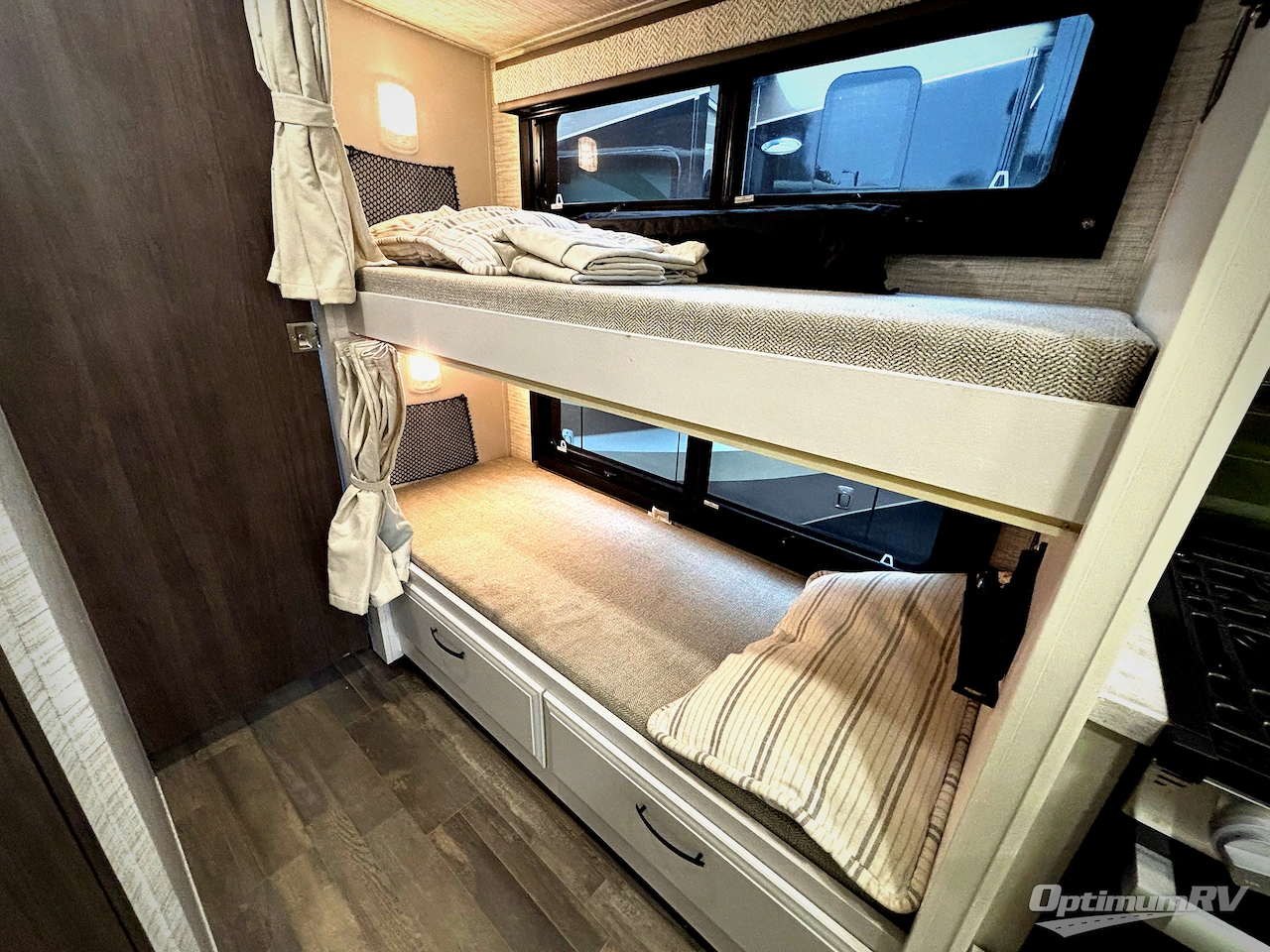 2025 Entegra Odyssey 31F Photo 12