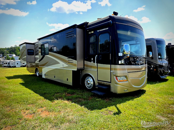 2008 Fleetwood Discovery 40X RV Photo 1