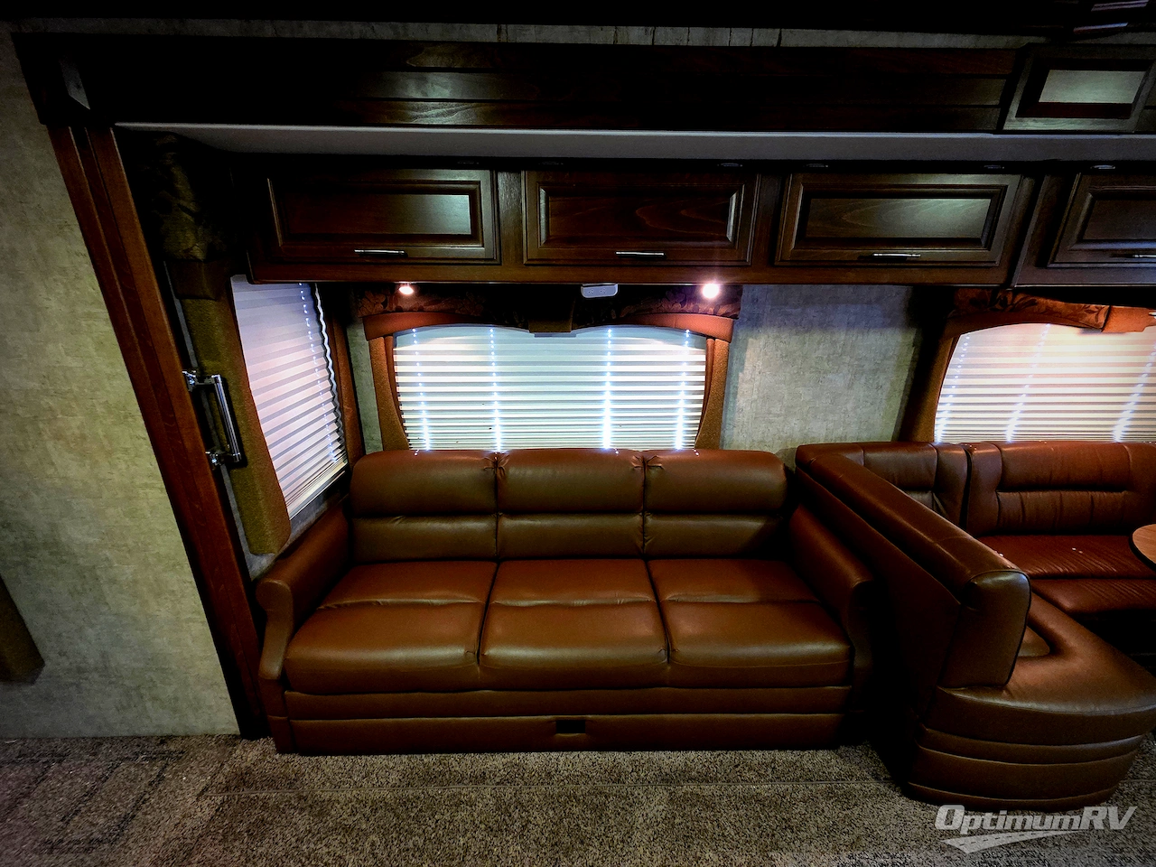2008 Fleetwood Discovery 40X Photo 10