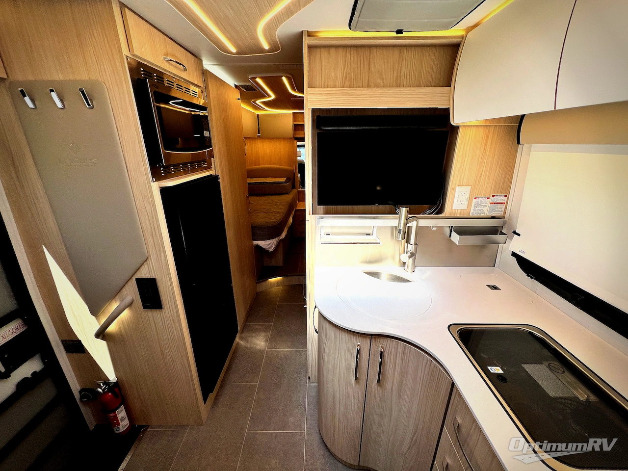 2024 Leisure Travel Unity U24TB Photo 5