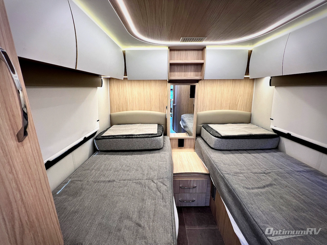 2024 Leisure Travel Unity U24TB Photo 13