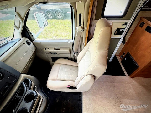 2015 Itasca Spirit 27Q RV Photo 3