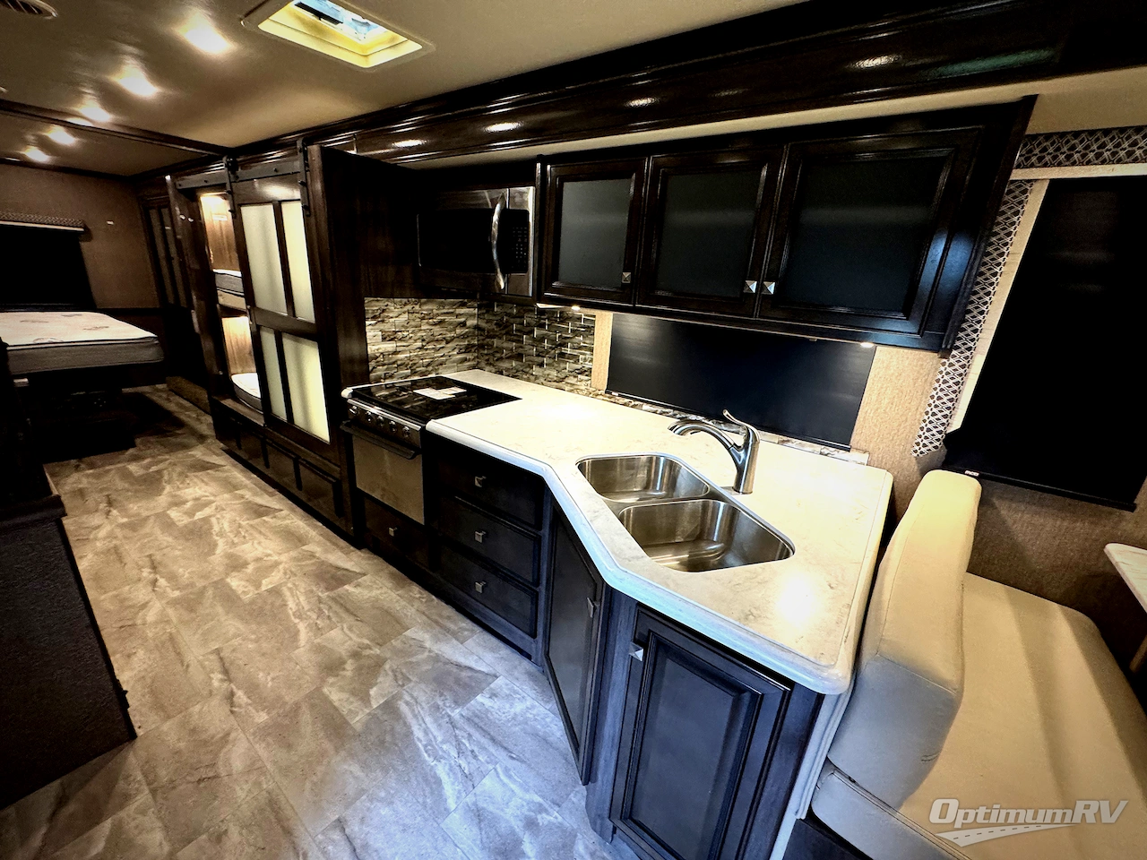 2021 Holiday Rambler Admiral 34J Photo 12