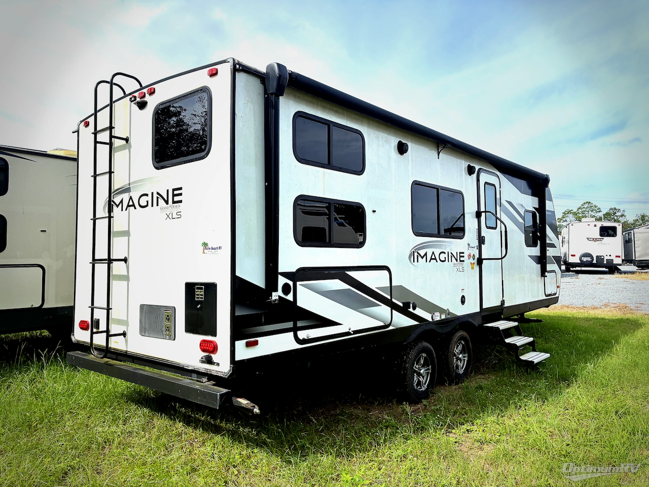 2022 Grand Design Imagine XLS 22RBE Photo 2