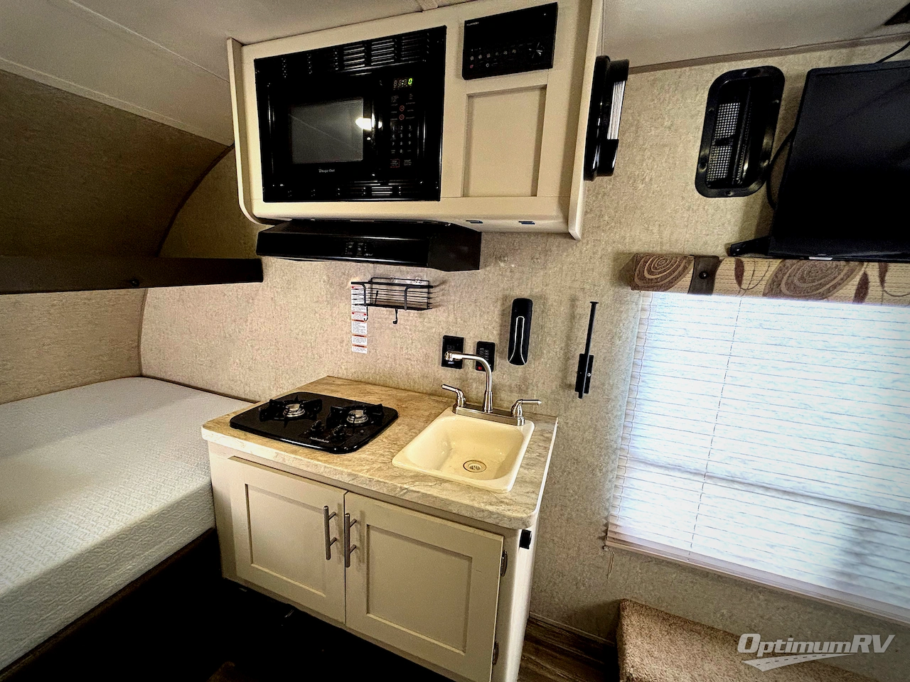 2017 Forest River Cherokee Wolf Pup 17RP Photo 6