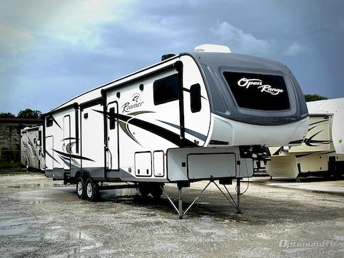 Used 2022 Highland Ridge Roamer RF364BHS Featured Photo