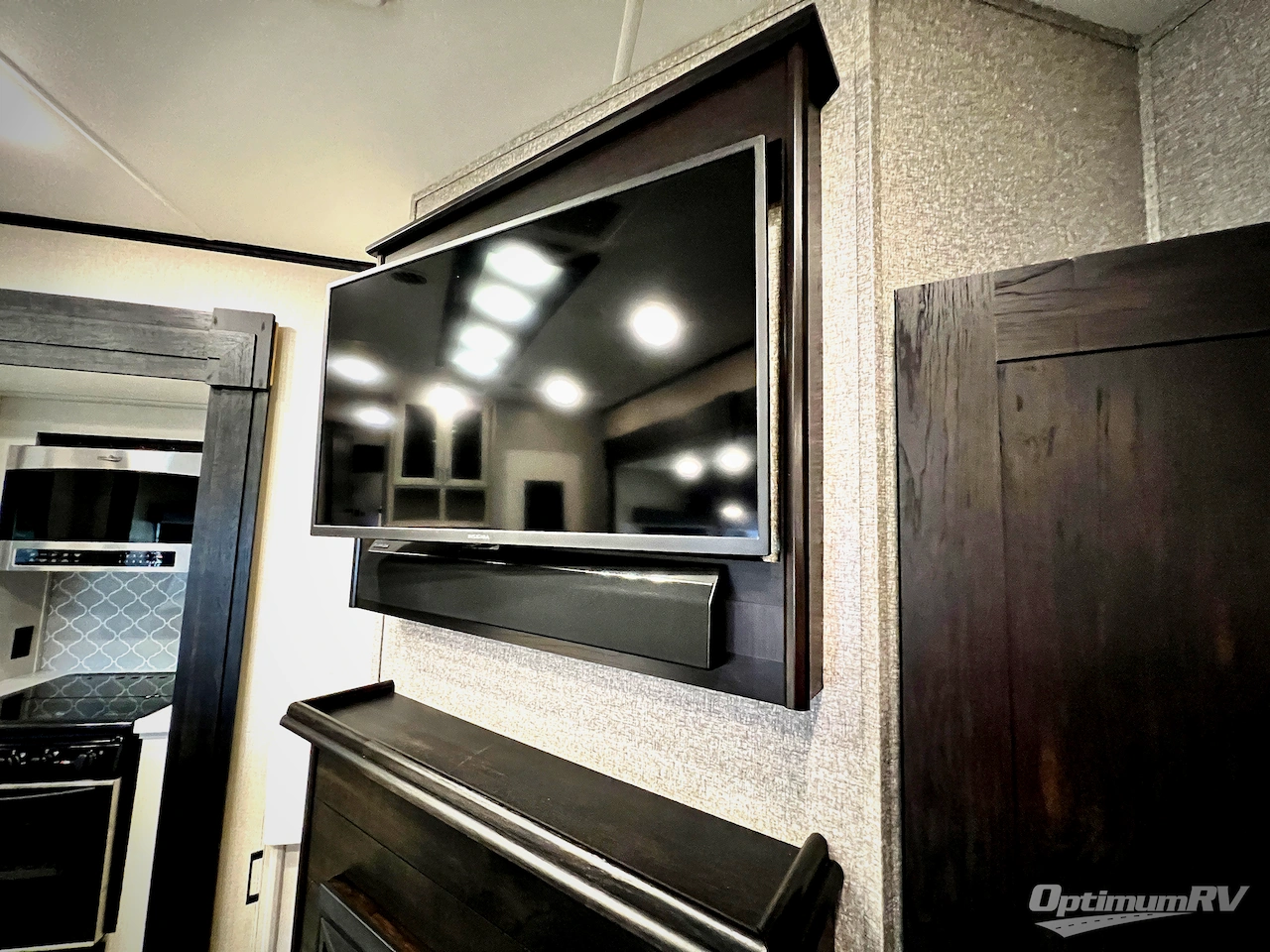2022 Highland Ridge Roamer RF364BHS Photo 8