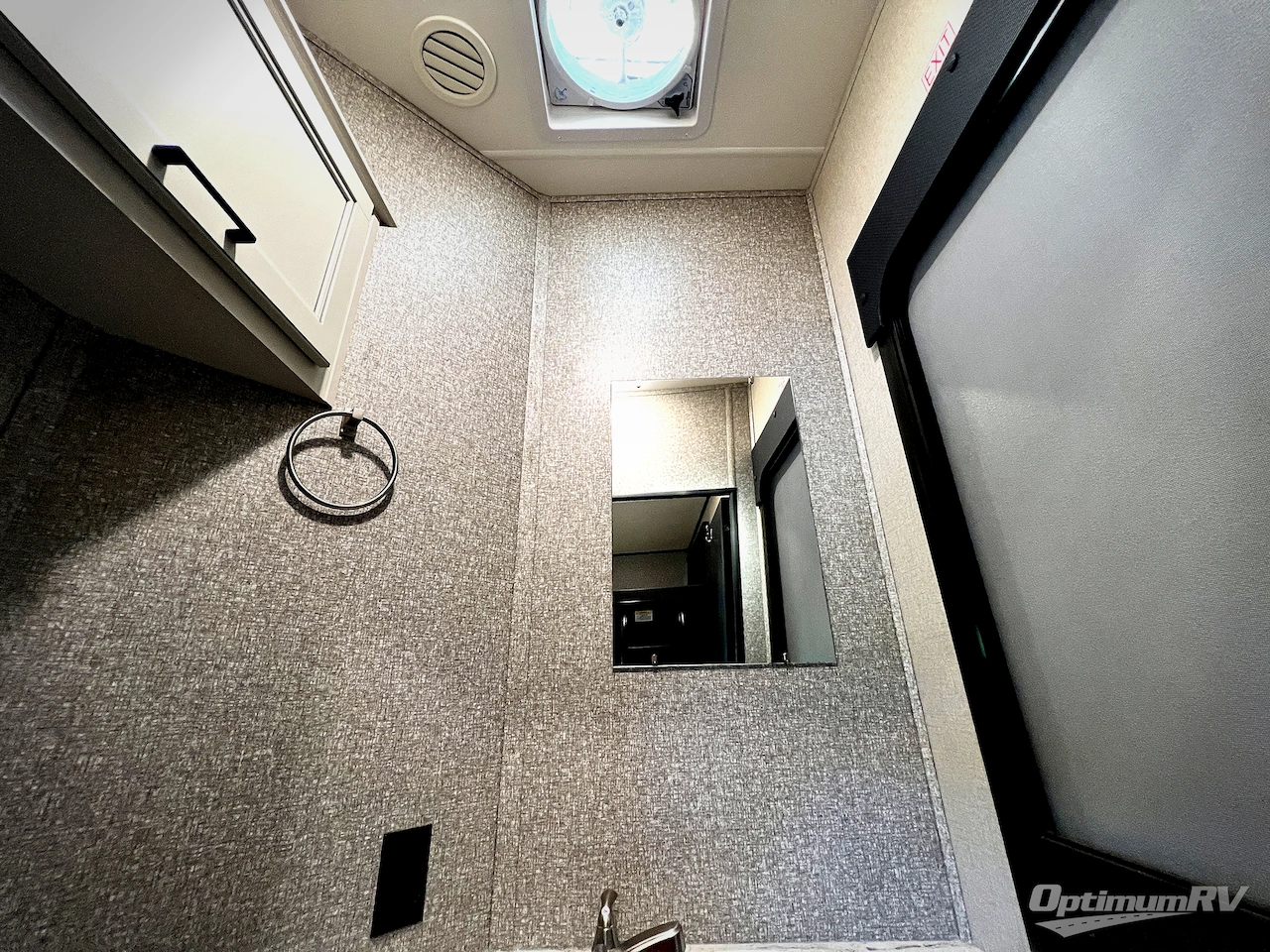 2022 Highland Ridge Roamer RF364BHS Photo 16