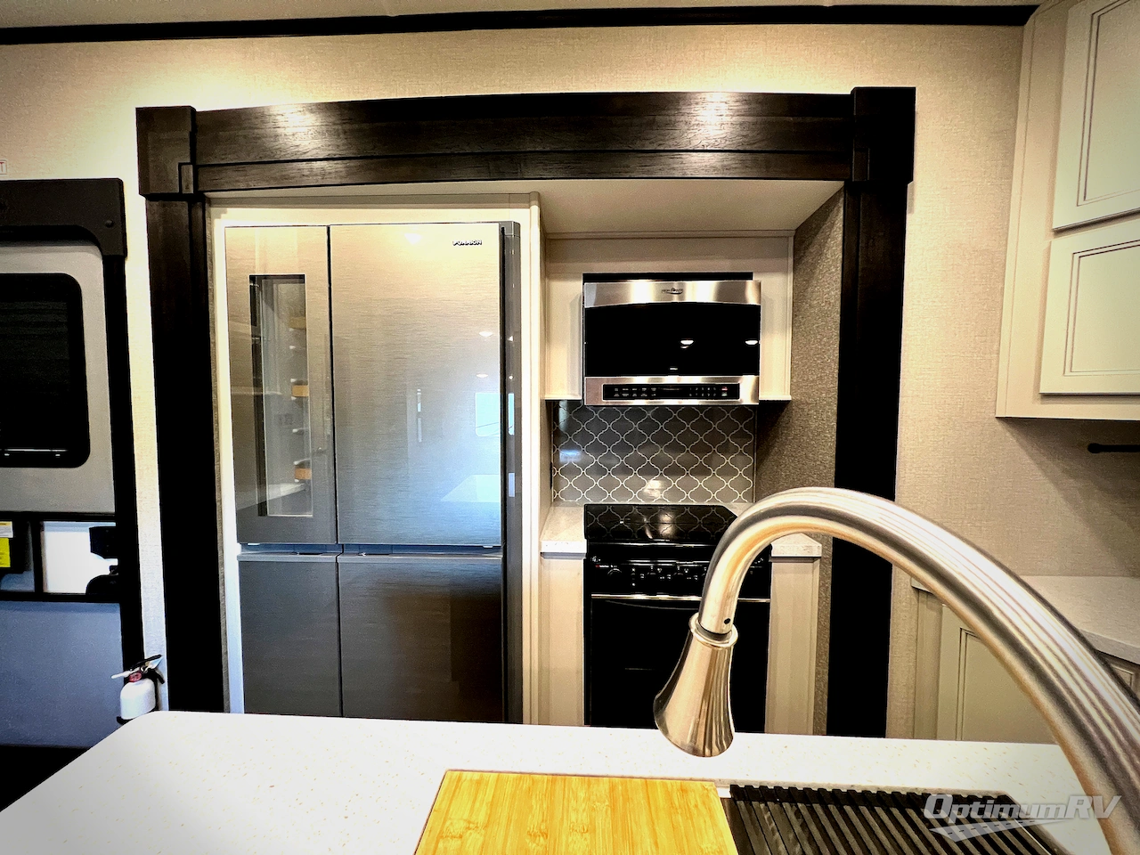 2022 Highland Ridge Roamer RF364BHS Photo 10