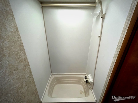 2013 Gulf Stream Ameri-Lite 21MB RV Photo 4