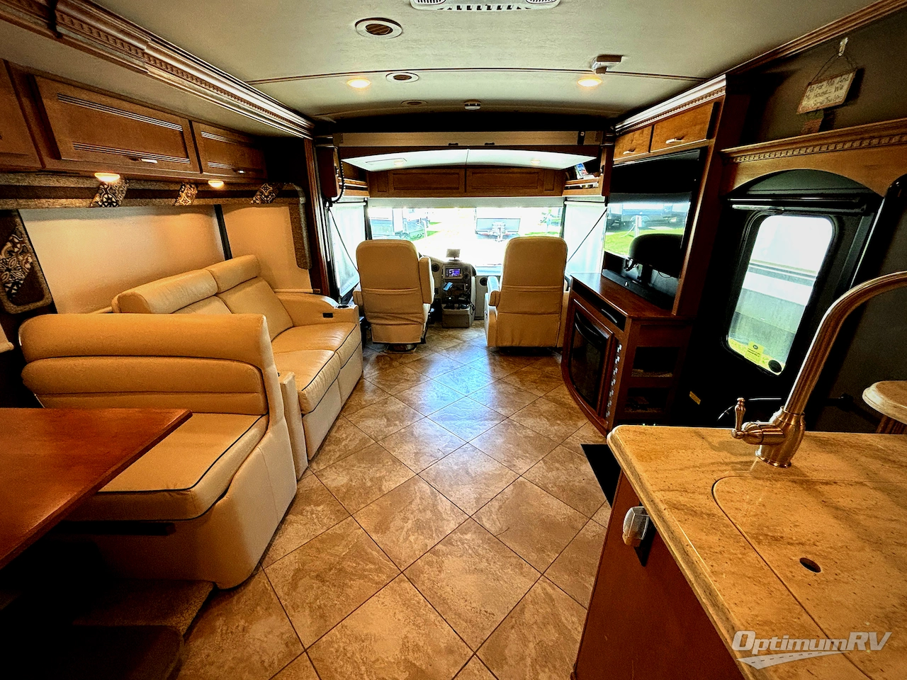 2017 Winnebago Forza 34T Photo 5