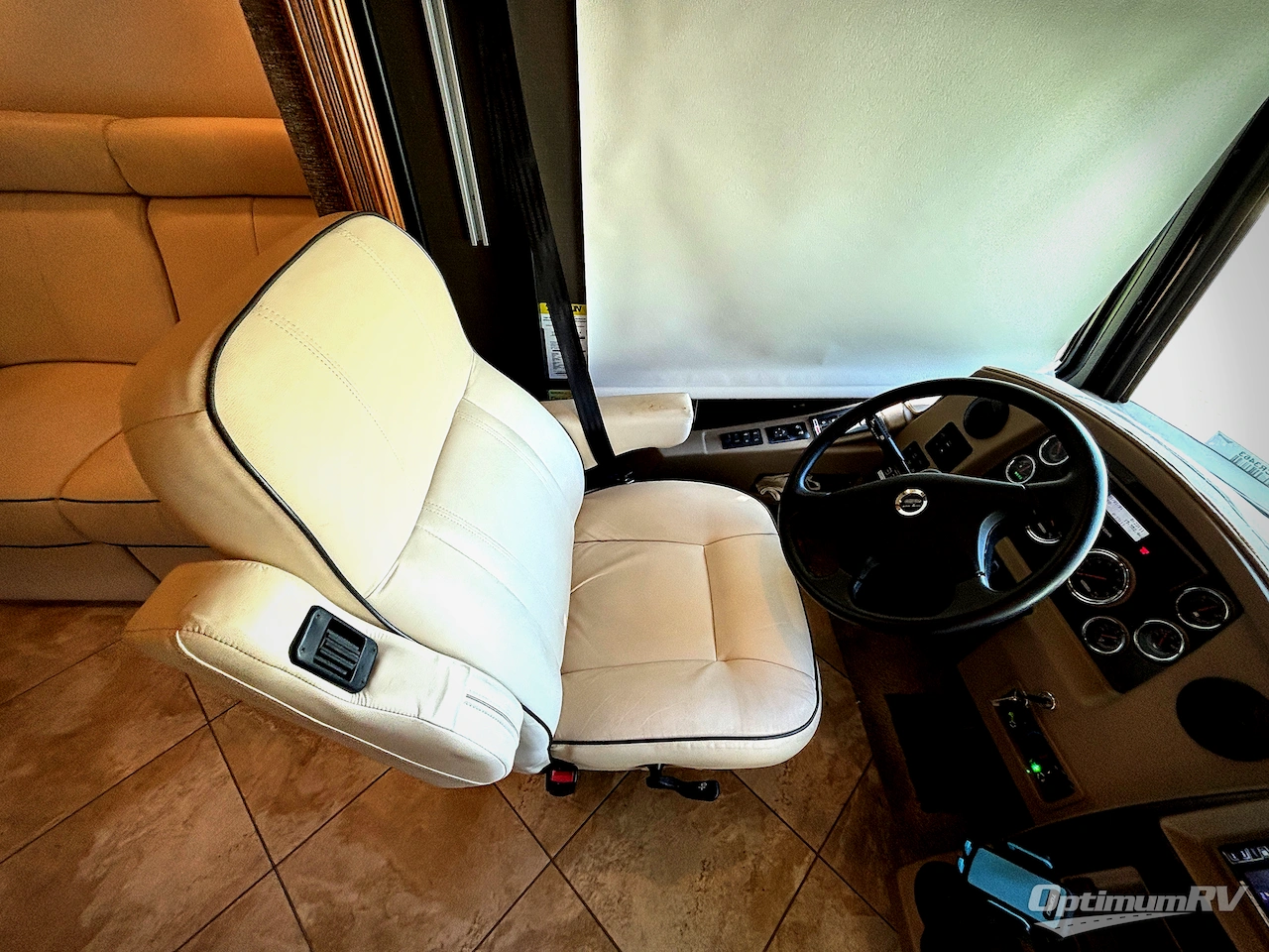 2017 Winnebago Forza 34T Photo 7