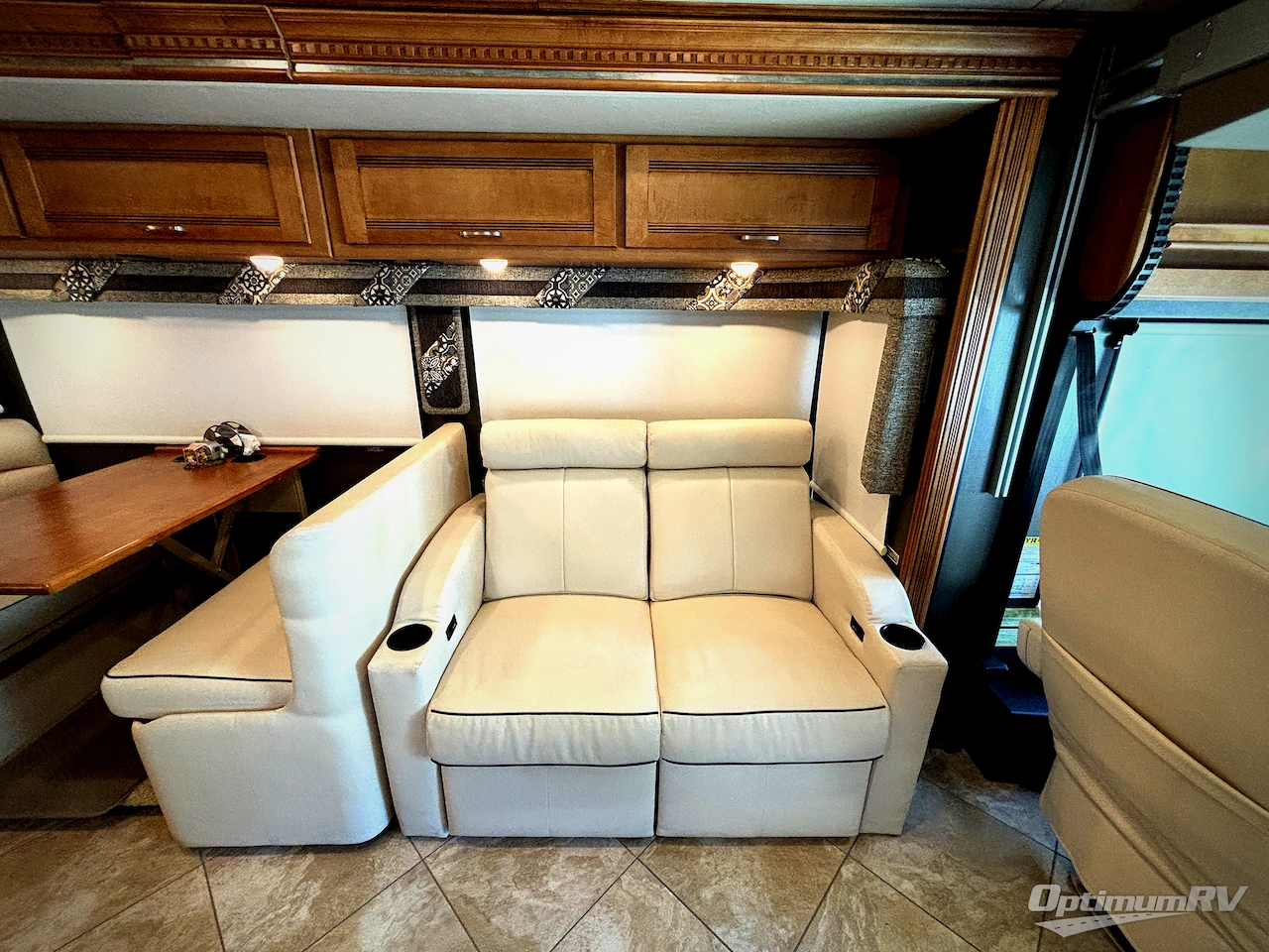 2017 Winnebago Forza 34T Photo 11