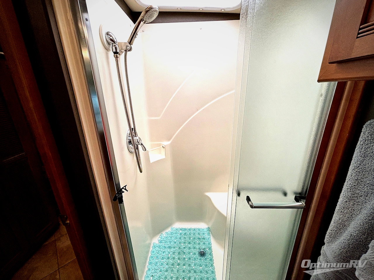 2017 Winnebago Forza 34T Photo 15