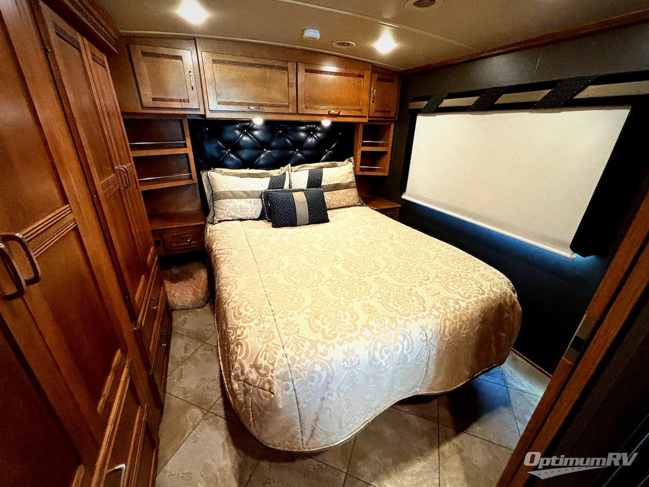 2017 Winnebago Forza 34T Photo 18