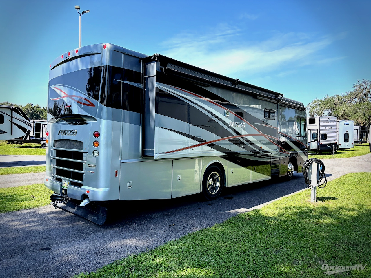 2017 Winnebago Forza 34T Photo 2