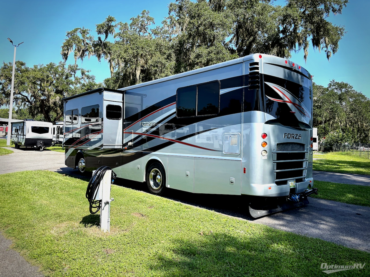 2017 Winnebago Forza 34T Photo 3
