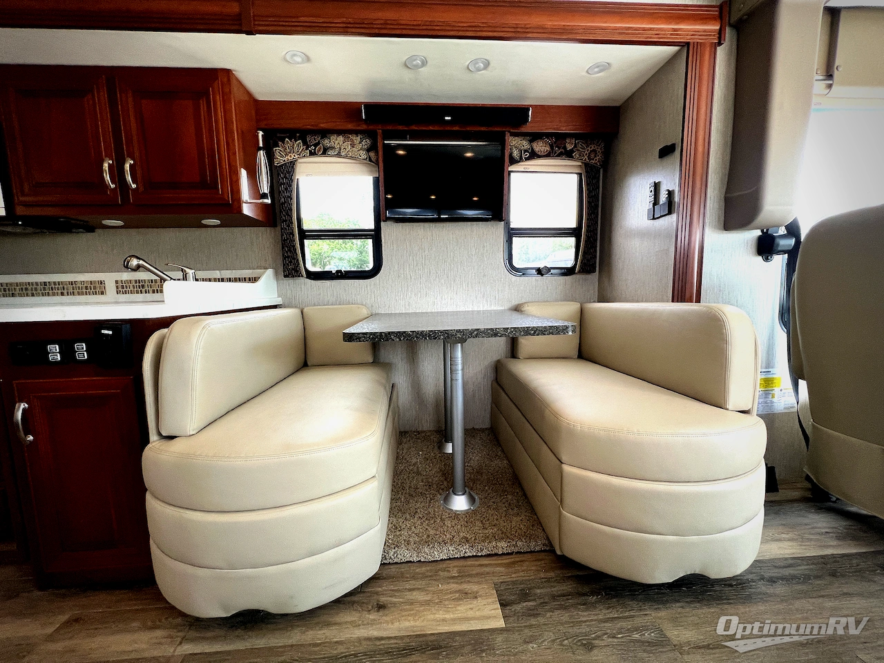 2018 Forest River Legacy SR 340 340BH Photo 9